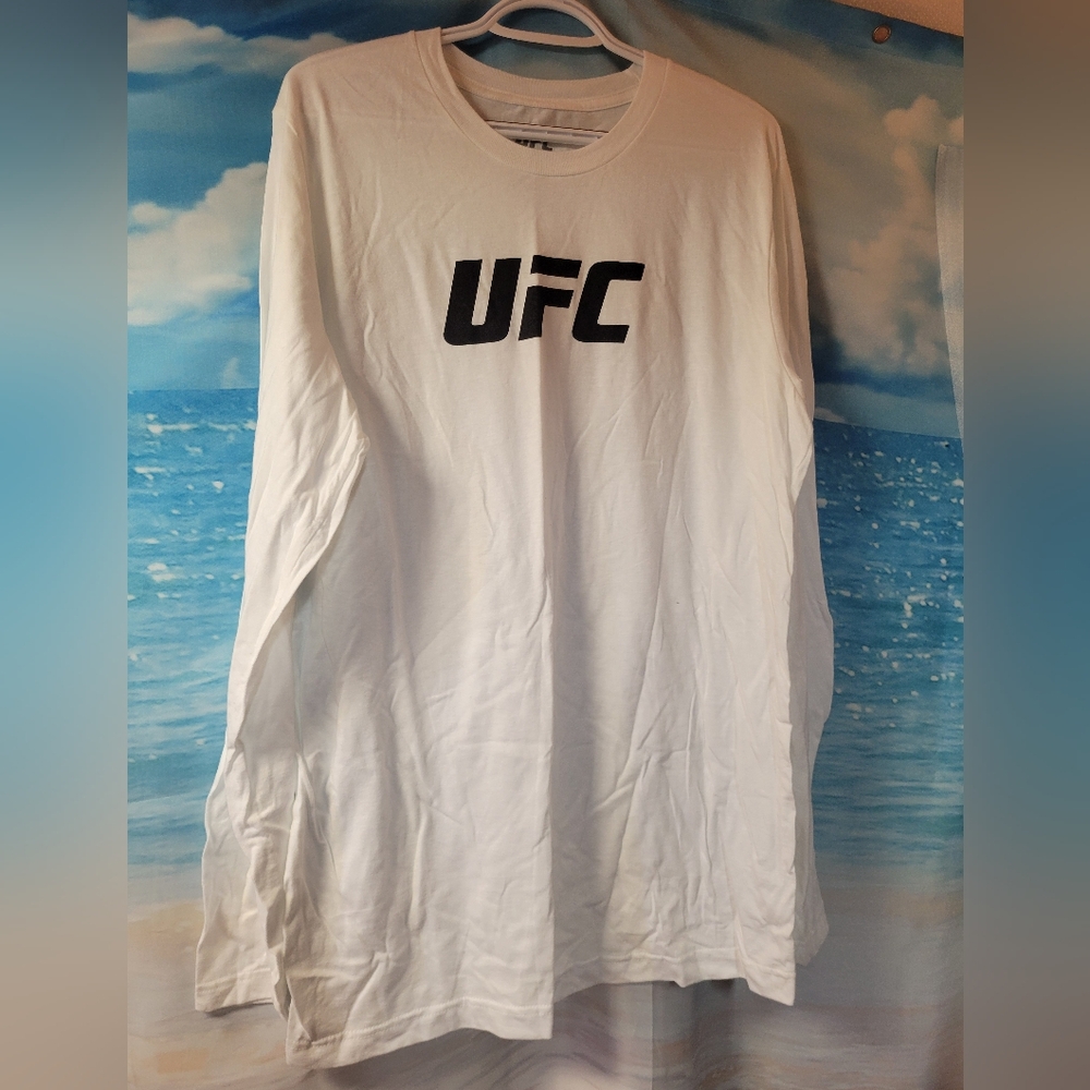 UFC NEW NWOT Men's White Long Sleeve Shirt Size Large